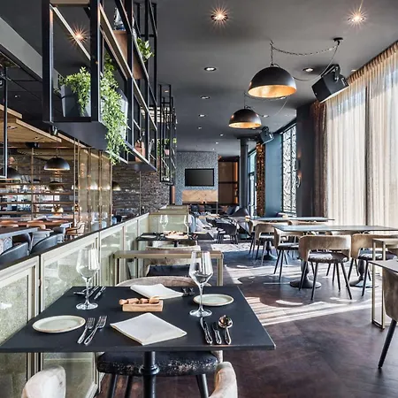 Radisson & Amsterdam South מלון 4*