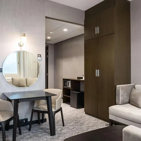 Radisson & Amsterdam South מלון 4*